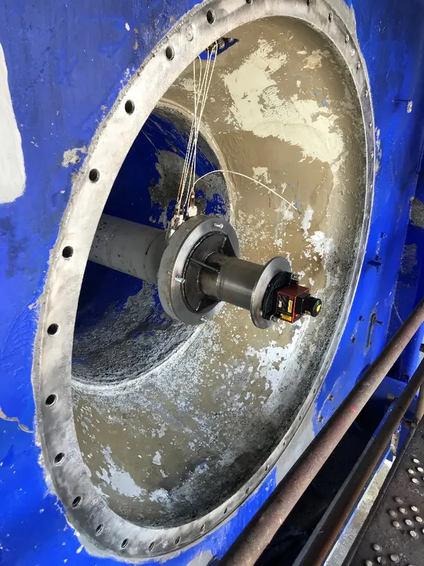 Μέτρηση επιπεδότητας με laser σε έδρα waterjet KAMEWA