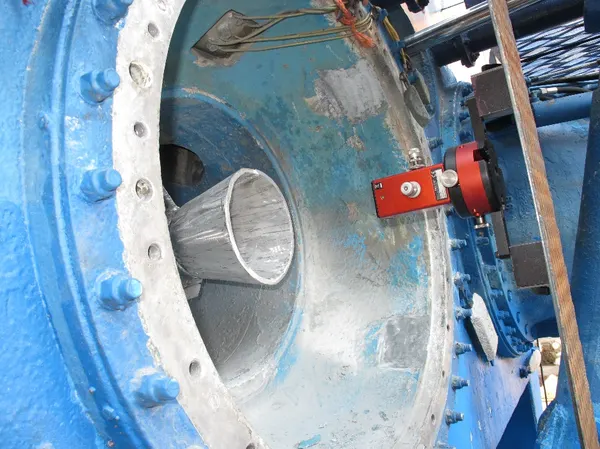 Ευθυγράμμιση με laser σε βάσεις εδράνων άξονα waterjet