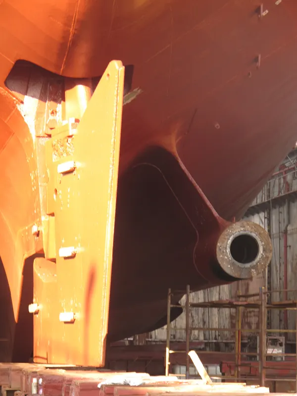 Μετρήσεις ευθύτητας με laser σε V-Bracket πλοίου