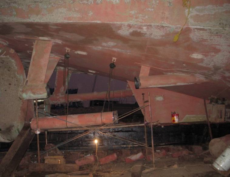 Έλεγχος ευθύτητας με laser στις φωλιές εδράνων ολίσθησης του δεξιού (STBD) ελικοφόρου άξονα — ρυμουλκό