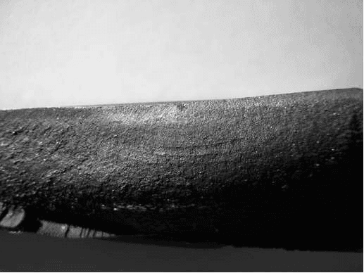Προοδευτική ρηγμάτωση από την κατεργασμένη επιφάνεια δοντιού — φωτογραφία οπτικού μικροσκοπίου